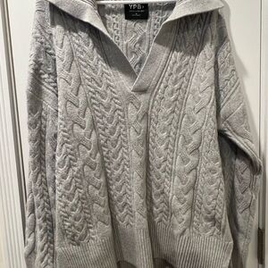 Abercrombie & Fitch YPB Gray Cable Knit V-Neck Top